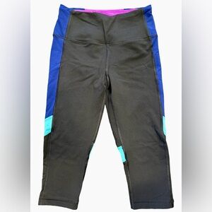 Victoria’s Secret VSX Sport Knockout Crop Yoga Pants - X Small